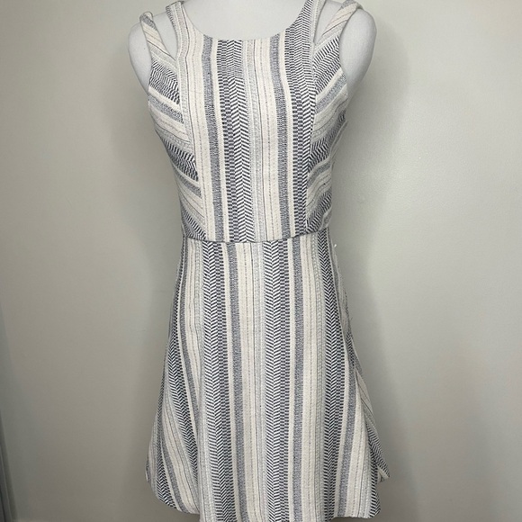 BCBGENERATION linen dress - Picture 2 of 7